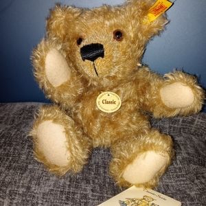Steiff Classic Series collectible teddy bear 028809